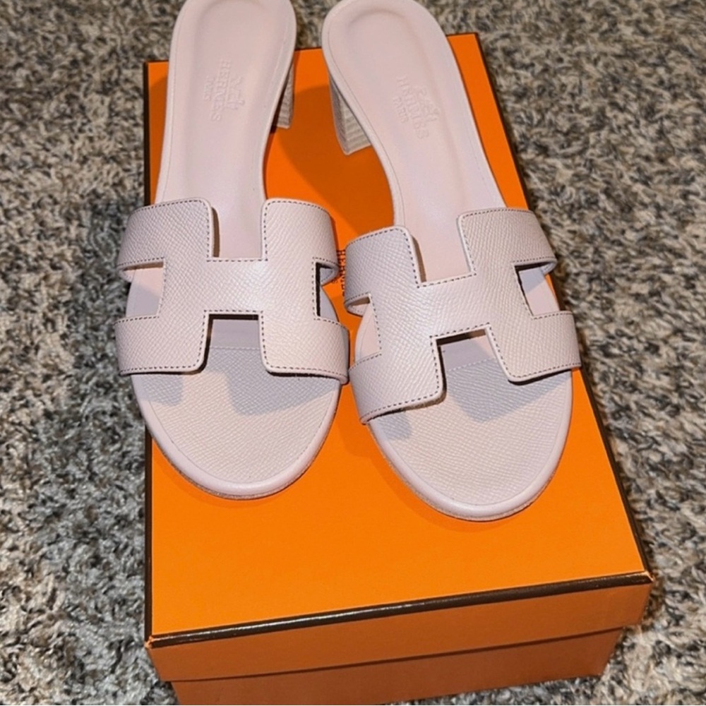 Hermes Women's Sandals - Soft Pink